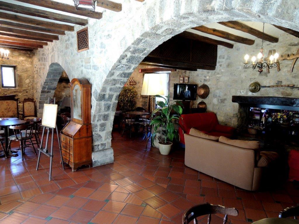 Hostal De La Rovira Oix Exterior foto